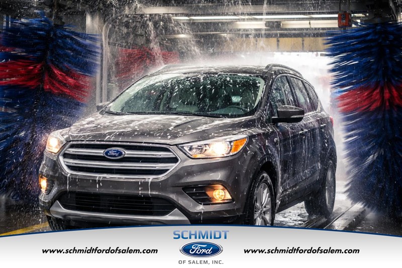 Ford Escape Vehicle Full-screen Gallery Image 01