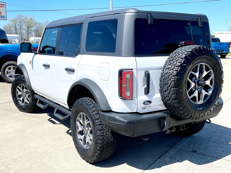 Ford Bronco Vehicle Full-screen Gallery Image 05