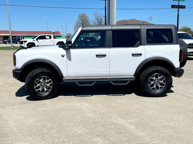 Ford Bronco Vehicle Full-screen Gallery Image 06