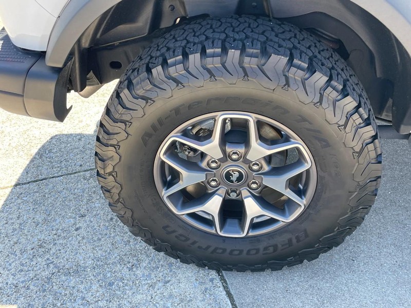 Ford Bronco Vehicle Full-screen Gallery Image 11