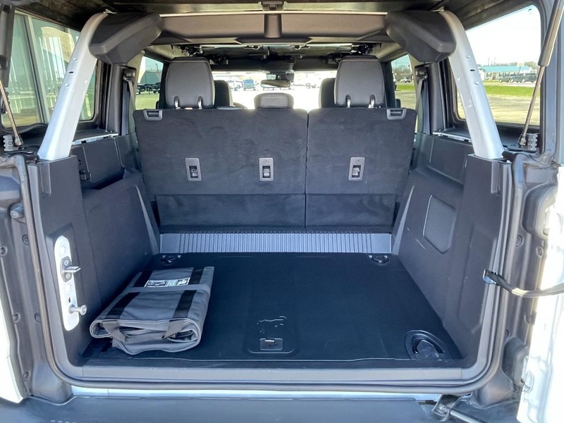 Ford Bronco Vehicle Full-screen Gallery Image 15