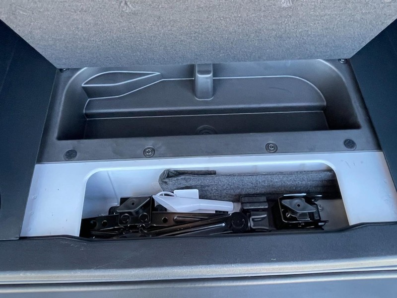 Ford Bronco Vehicle Full-screen Gallery Image 16