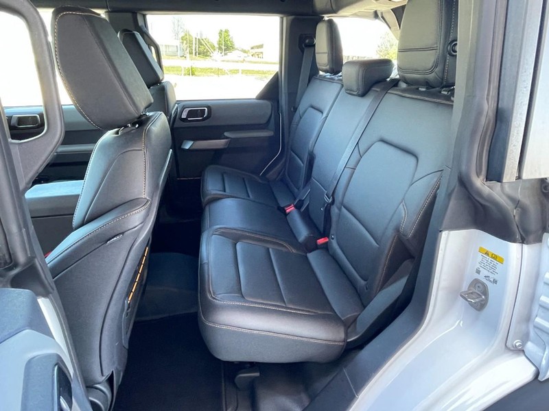 Ford Bronco Vehicle Full-screen Gallery Image 17