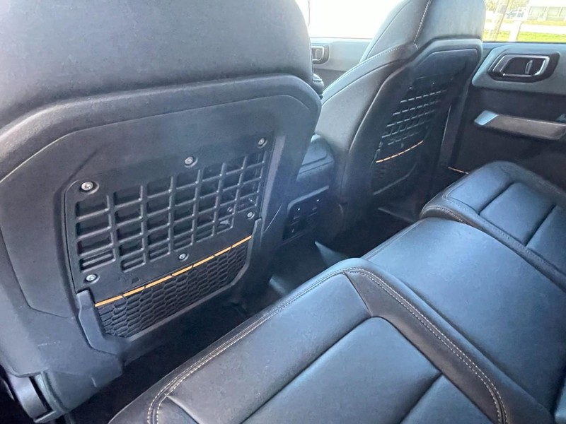 Ford Bronco Vehicle Full-screen Gallery Image 18