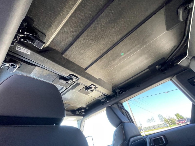 Ford Bronco Vehicle Full-screen Gallery Image 22