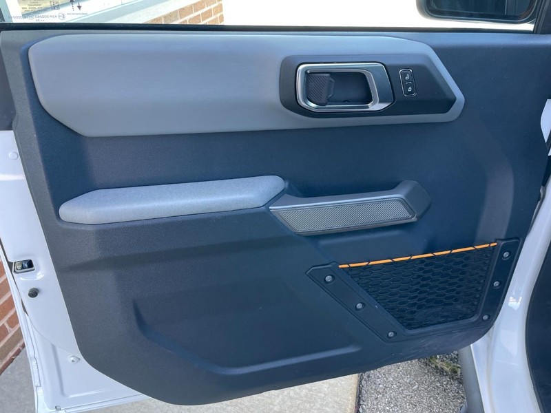 Ford Bronco Vehicle Full-screen Gallery Image 26