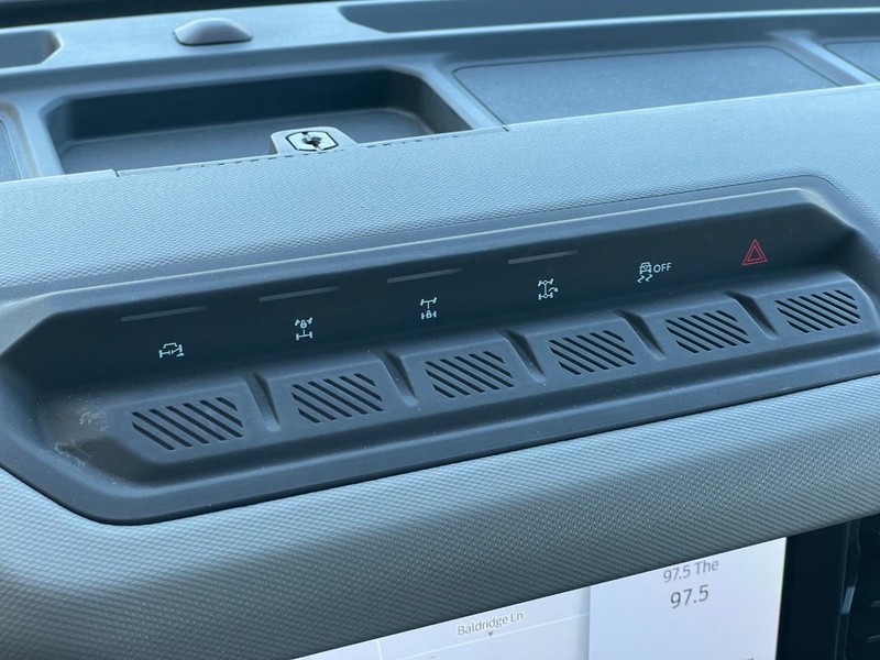 Ford Bronco Vehicle Full-screen Gallery Image 32