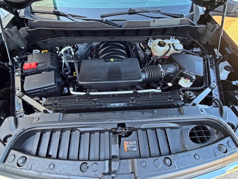 Chevrolet Silverado 1500 Vehicle Full-screen Gallery Image 12