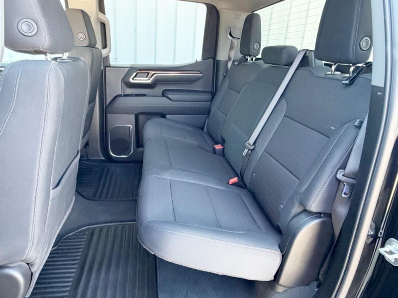 Chevrolet Silverado 1500 Vehicle Full-screen Gallery Image 16