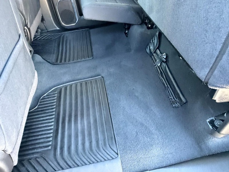 Chevrolet Silverado 1500 Vehicle Full-screen Gallery Image 17