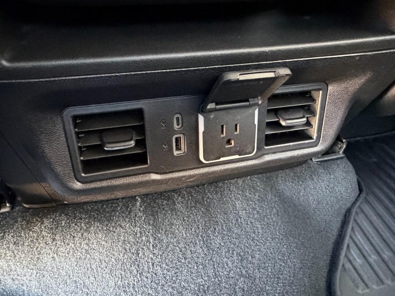 Chevrolet Silverado 1500 Vehicle Full-screen Gallery Image 19