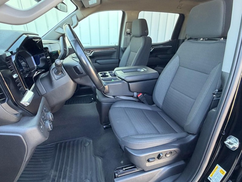 Chevrolet Silverado 1500 Vehicle Full-screen Gallery Image 22