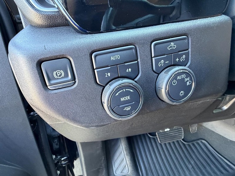 Chevrolet Silverado 1500 Vehicle Full-screen Gallery Image 23