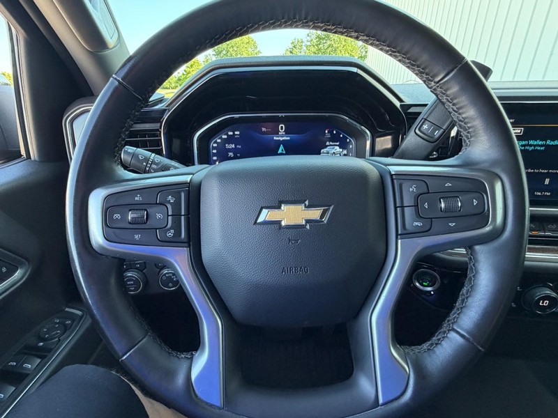 Chevrolet Silverado 1500 Vehicle Full-screen Gallery Image 27