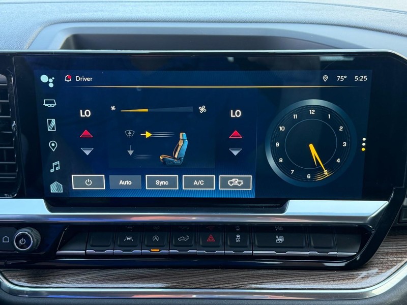 Chevrolet Silverado 1500 Vehicle Full-screen Gallery Image 40