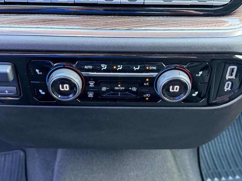 Chevrolet Silverado 1500 Vehicle Full-screen Gallery Image 44