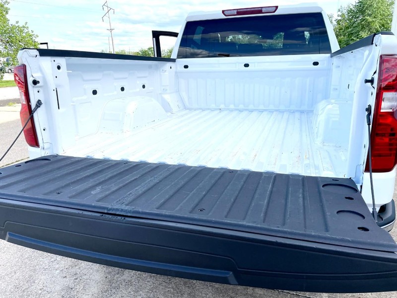 Chevrolet Silverado 1500 Vehicle Full-screen Gallery Image 12