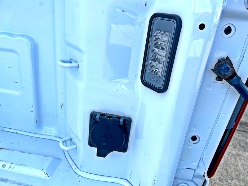Chevrolet Silverado 1500 Vehicle Full-screen Gallery Image 13