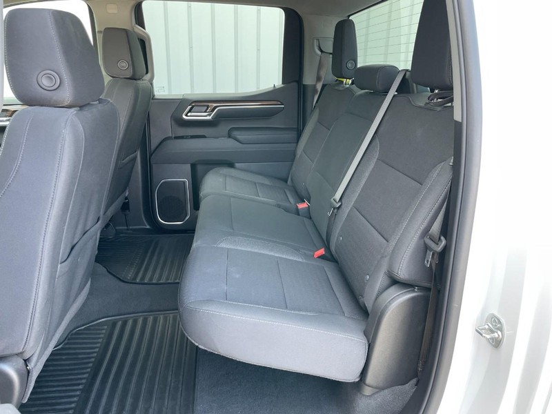 Chevrolet Silverado 1500 Vehicle Full-screen Gallery Image 15
