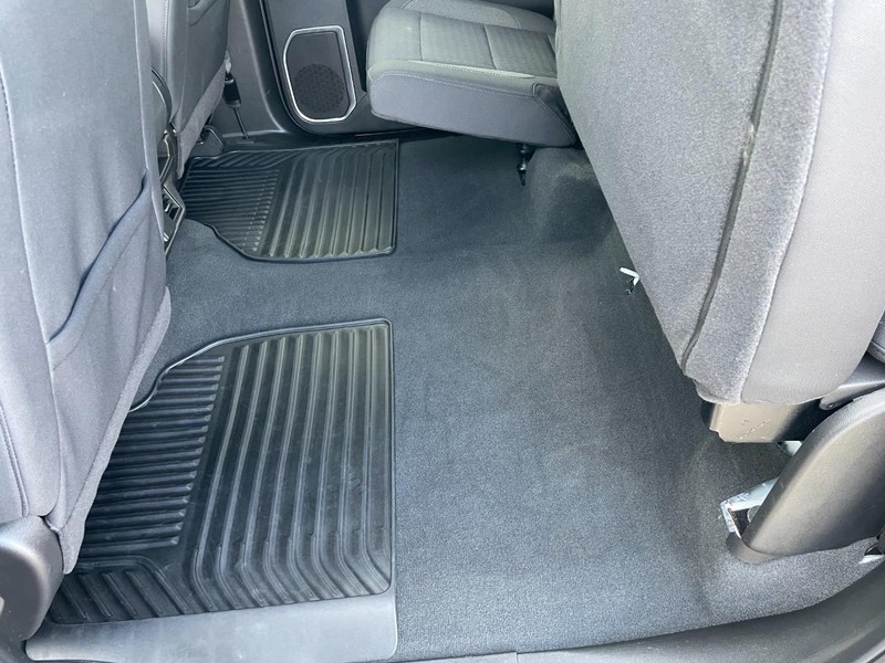 Chevrolet Silverado 1500 Vehicle Full-screen Gallery Image 16