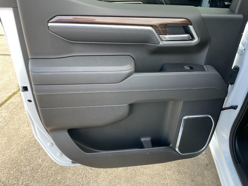 Chevrolet Silverado 1500 Vehicle Full-screen Gallery Image 19