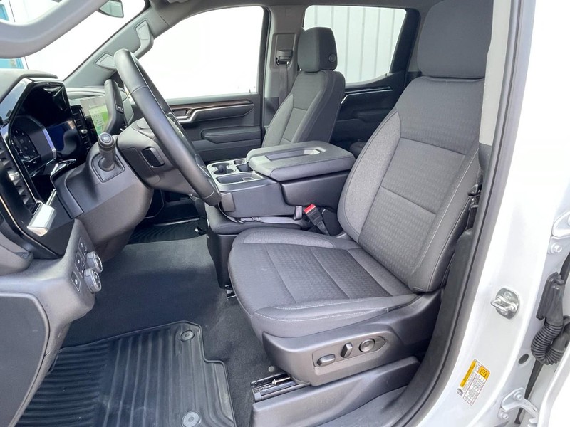 Chevrolet Silverado 1500 Vehicle Full-screen Gallery Image 21