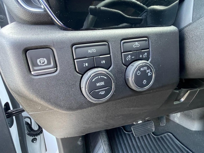 Chevrolet Silverado 1500 Vehicle Full-screen Gallery Image 22
