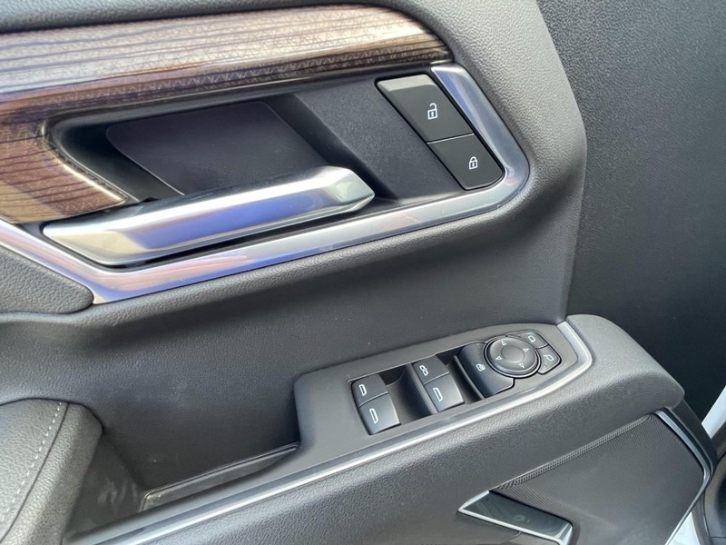 Chevrolet Silverado 1500 Vehicle Full-screen Gallery Image 24
