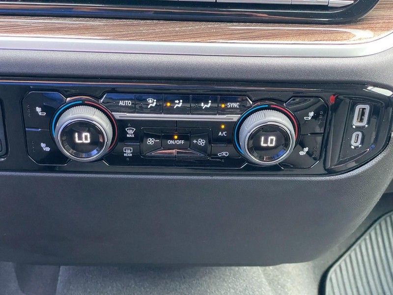 Chevrolet Silverado 1500 Vehicle Full-screen Gallery Image 43