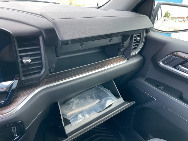 Chevrolet Silverado 1500 Vehicle Full-screen Gallery Image 48