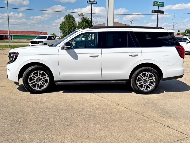 Ford Expedition Vehicle Full-screen Gallery Image 07