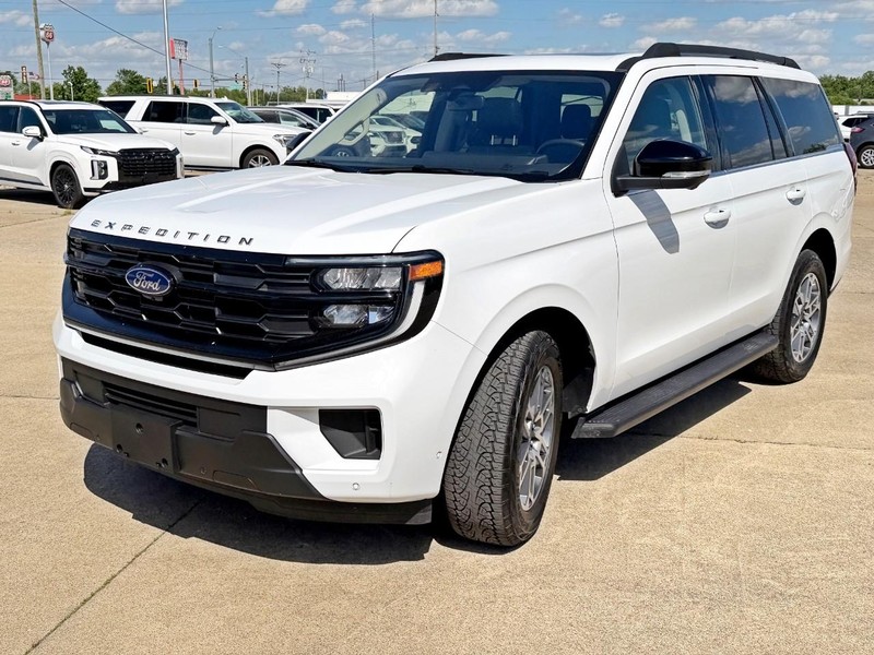 Ford Expedition Vehicle Full-screen Gallery Image 08
