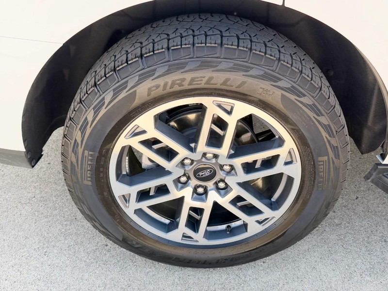 Ford Expedition Vehicle Full-screen Gallery Image 11