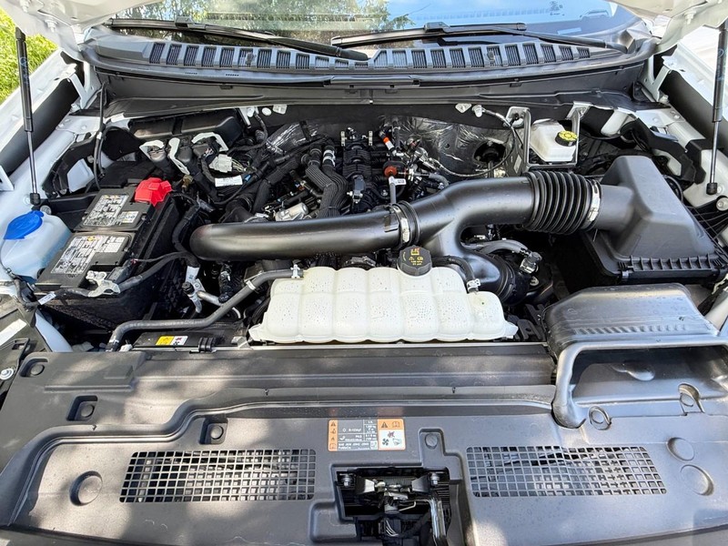 Ford Expedition Vehicle Full-screen Gallery Image 12