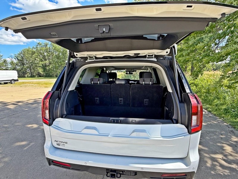 Ford Expedition Vehicle Full-screen Gallery Image 13