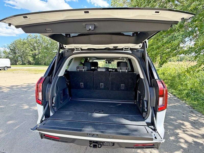 Ford Expedition Vehicle Full-screen Gallery Image 14