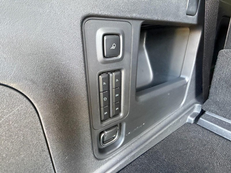 Ford Expedition Vehicle Full-screen Gallery Image 15