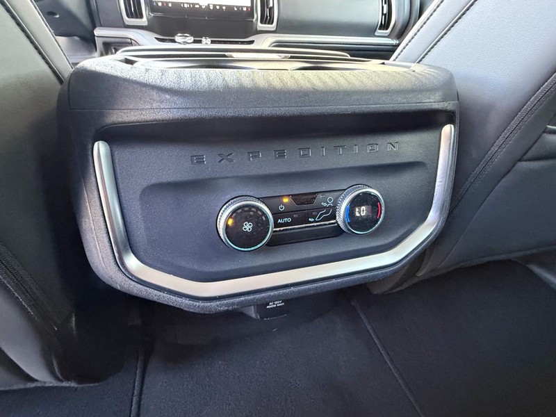 Ford Expedition Vehicle Full-screen Gallery Image 25