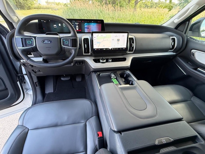 Ford Expedition Vehicle Full-screen Gallery Image 27