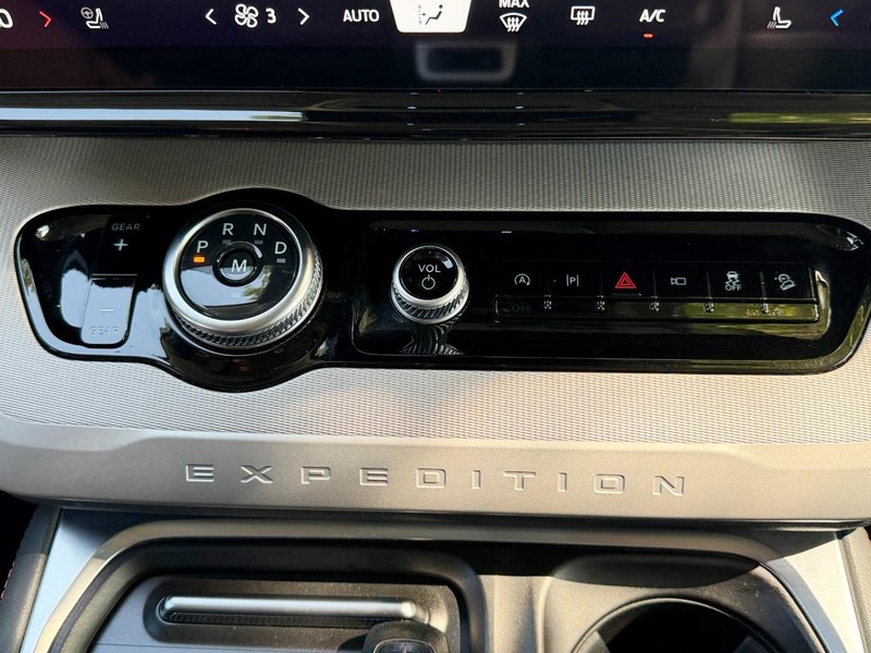 Ford Expedition Vehicle Full-screen Gallery Image 51