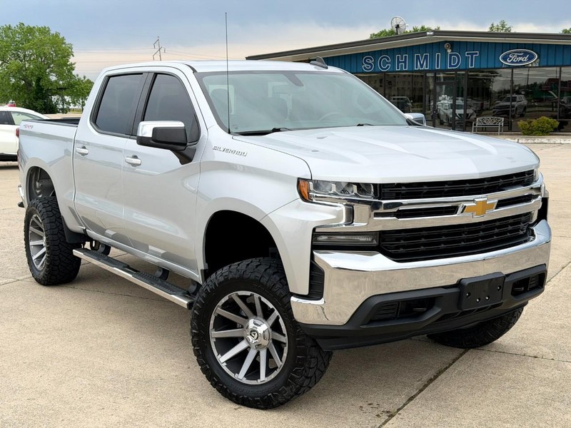 Chevrolet Silverado 1500 Vehicle Full-screen Gallery Image 02