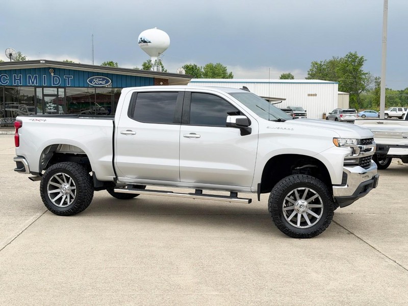 Chevrolet Silverado 1500 Vehicle Full-screen Gallery Image 03