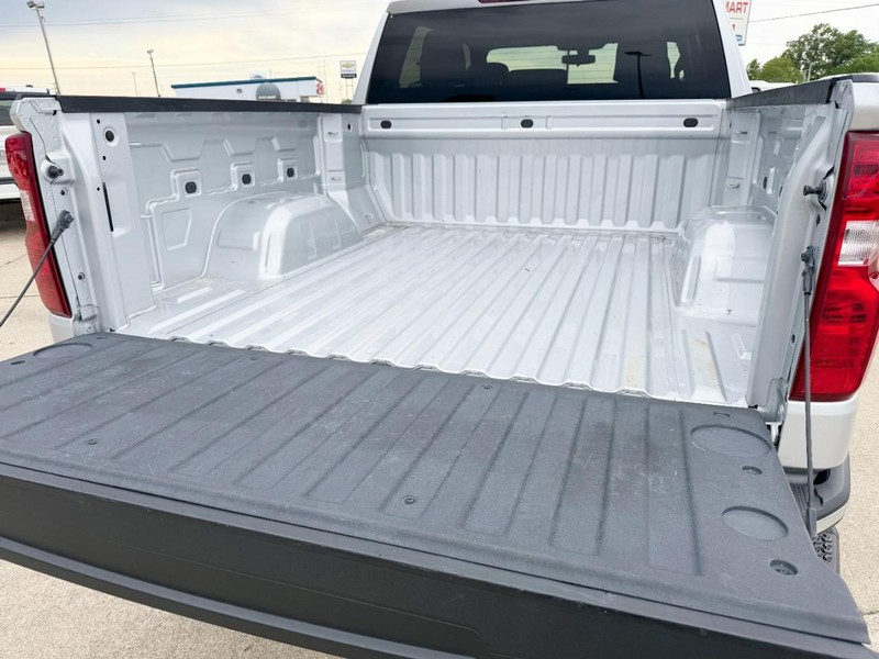 Chevrolet Silverado 1500 Vehicle Full-screen Gallery Image 05