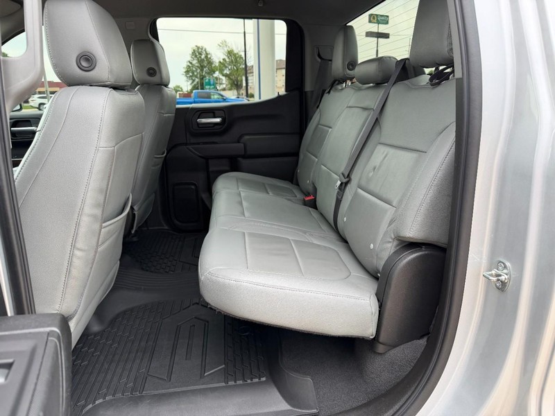 Chevrolet Silverado 1500 Vehicle Full-screen Gallery Image 14