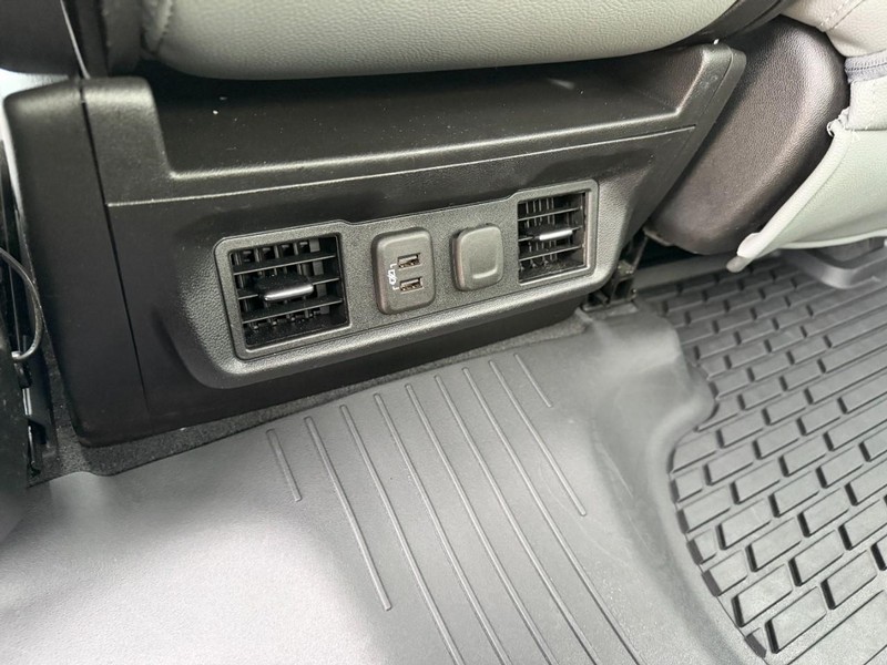 Chevrolet Silverado 1500 Vehicle Full-screen Gallery Image 16