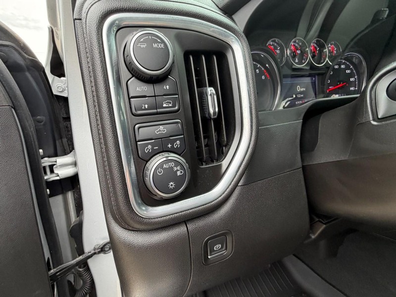 Chevrolet Silverado 1500 Vehicle Full-screen Gallery Image 20