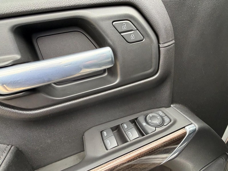Chevrolet Silverado 1500 Vehicle Full-screen Gallery Image 22