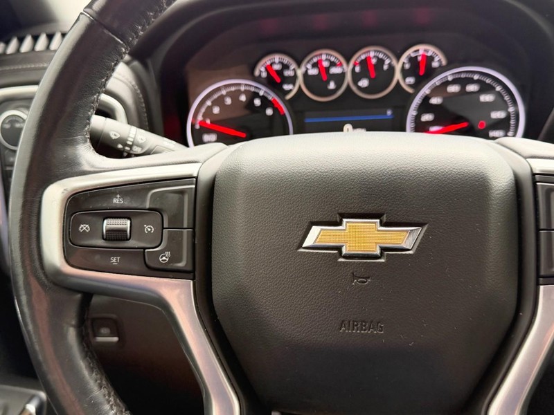 Chevrolet Silverado 1500 Vehicle Full-screen Gallery Image 25