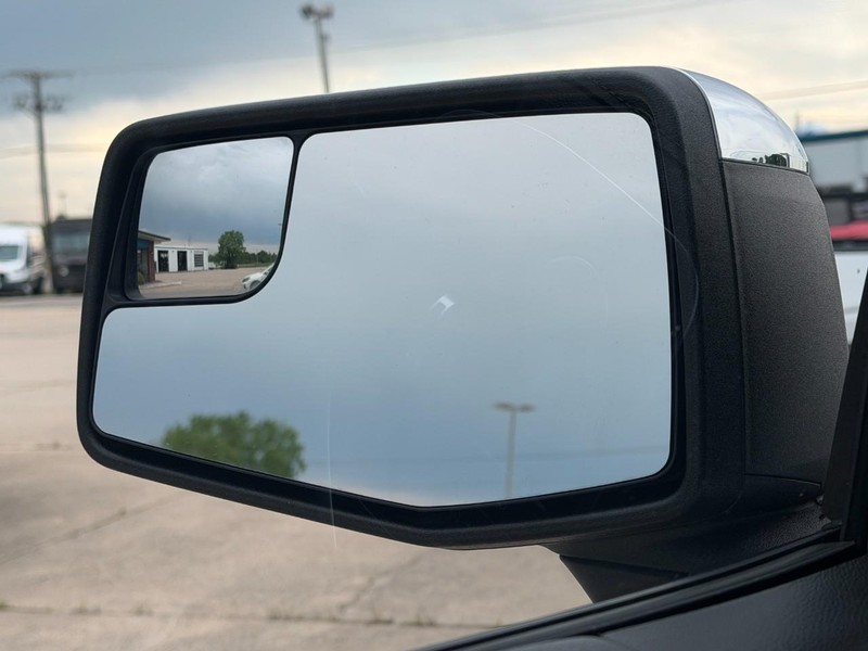 Chevrolet Silverado 1500 Vehicle Full-screen Gallery Image 31
