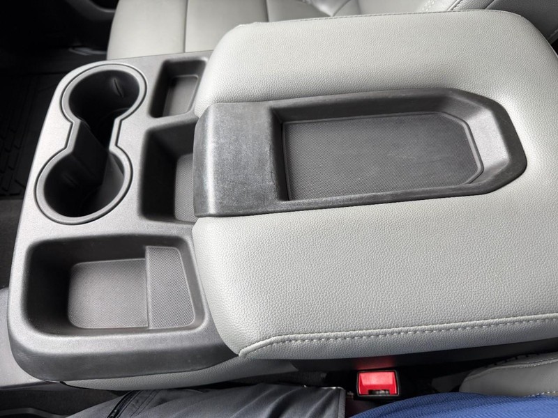 Chevrolet Silverado 1500 Vehicle Full-screen Gallery Image 40